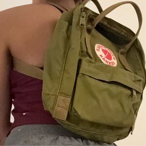 Army Green  Fjallraven Kanken mini backpack